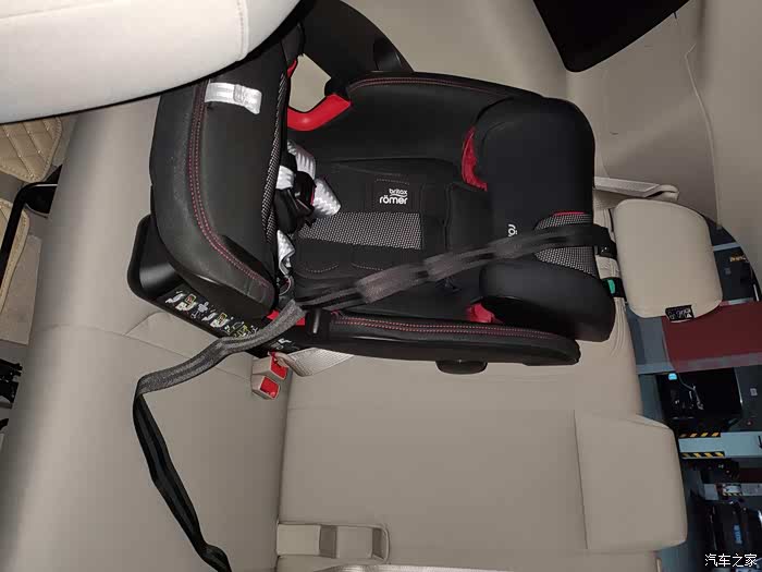 gl8第三排安装isofix支架,以安装isofix接口安全座椅.