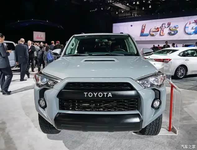 车身线条棱角分明就是一台标准的硬派越野造型