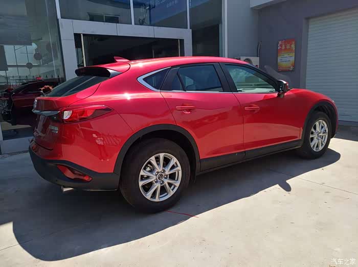 刚提的红色马自达cx4活力版