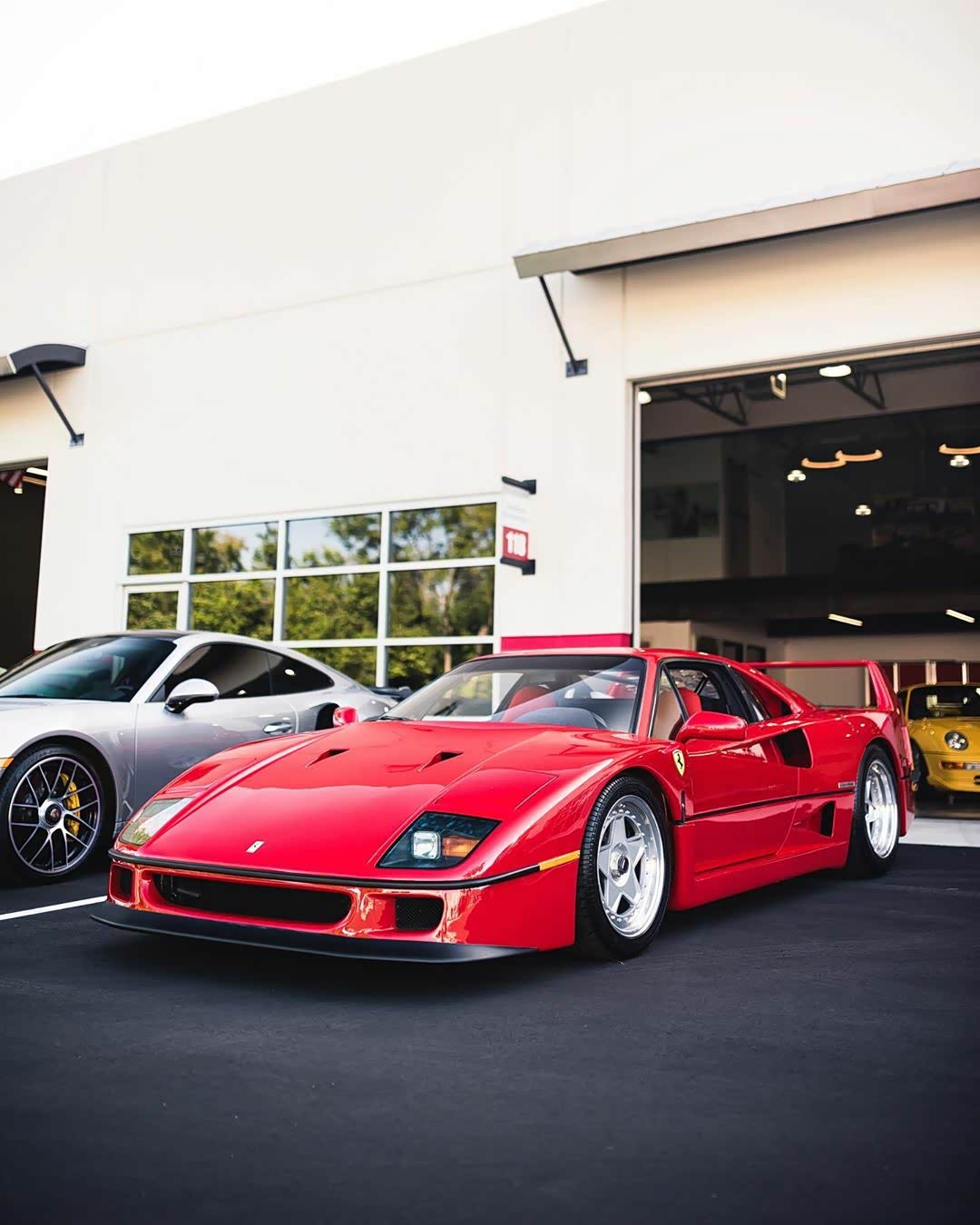 法拉利f40作为顶级超跑,拥有卓越的性能,具有跨时代的意义