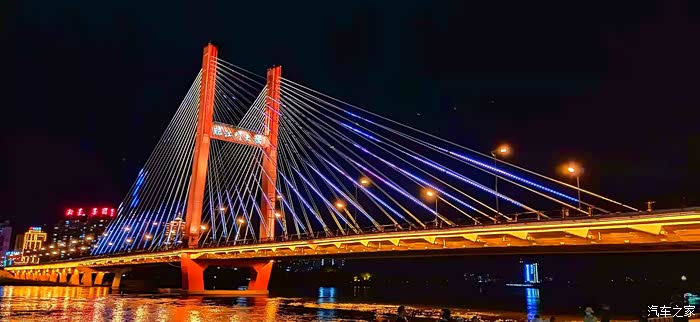 敢发就敢送夜幕下的吉林临江门桥