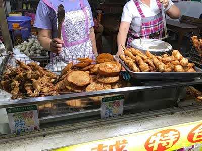 吃街丽江古城方街等等等等太在北海市也有条这样吃街叫做侨港风情街