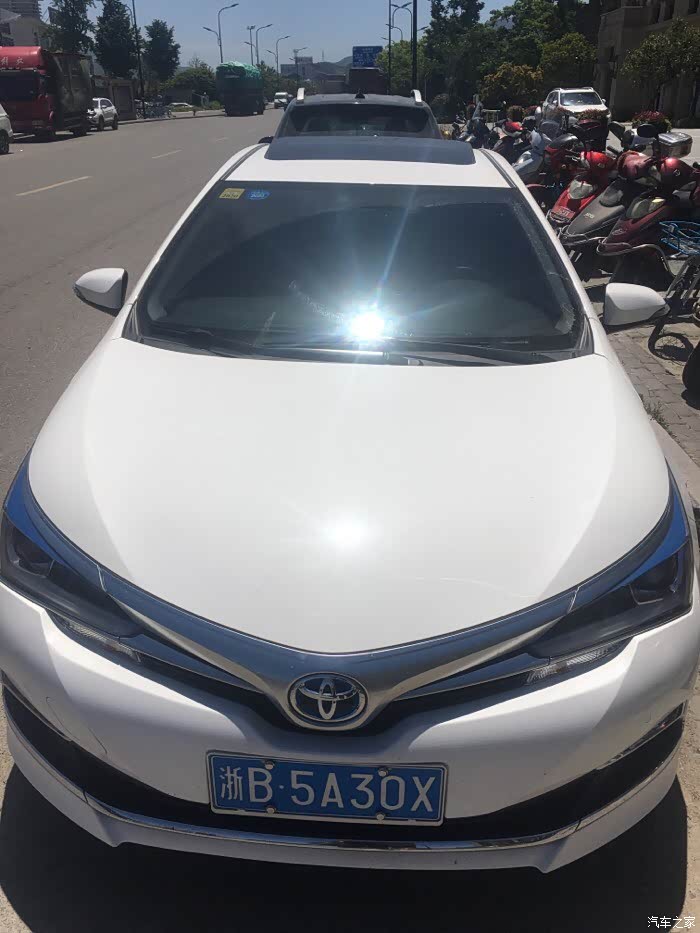 请教下我这辆车子的颜色是什么白色