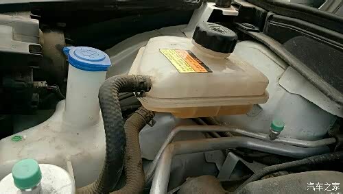 买车两年了,防冻液塑料壶里的防冻液基本快没了,算是正常消耗吗