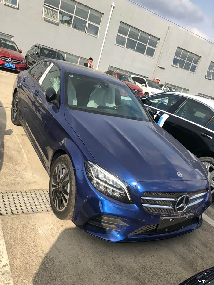 新c260运动标轴纠结白色还是宝石蓝