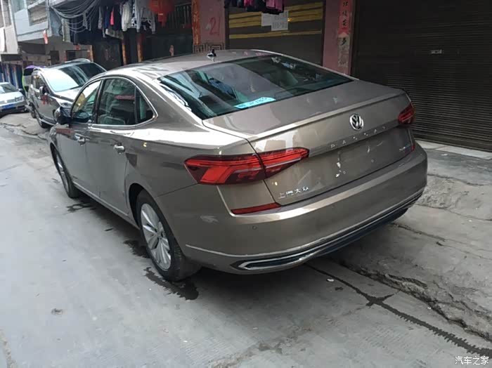 新款帕萨特精英版香槟金