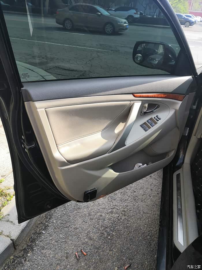 凯美瑞车门上的是什么开关