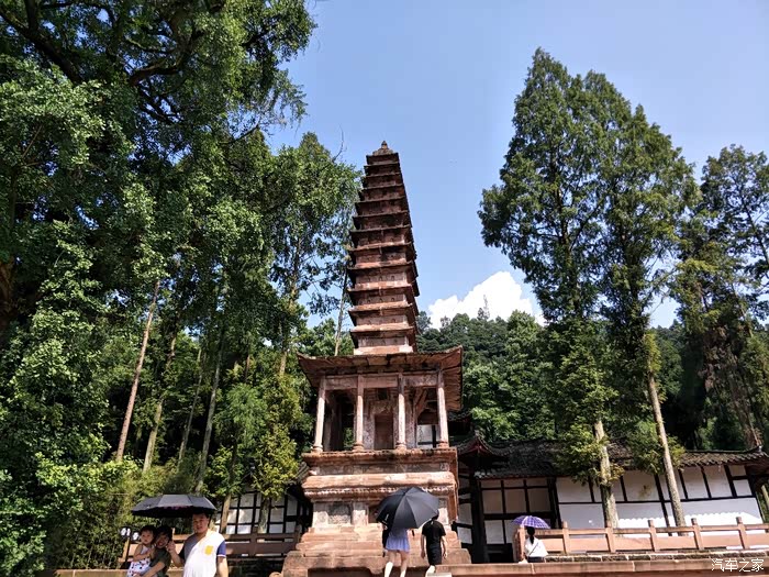 阳光明媚相约好友参观邛崃石塔寺