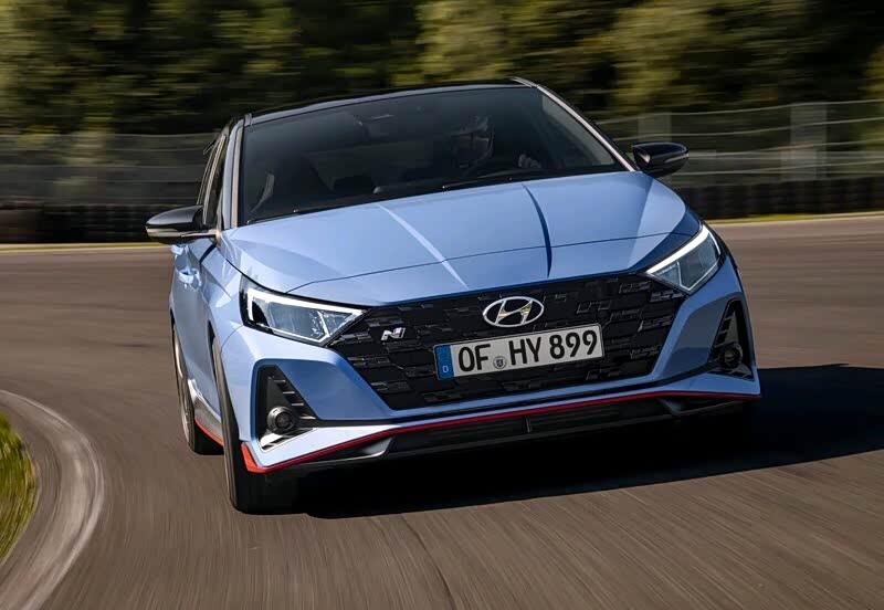 北京现代这款小钢炮拥有很运动的外观,运动感十足