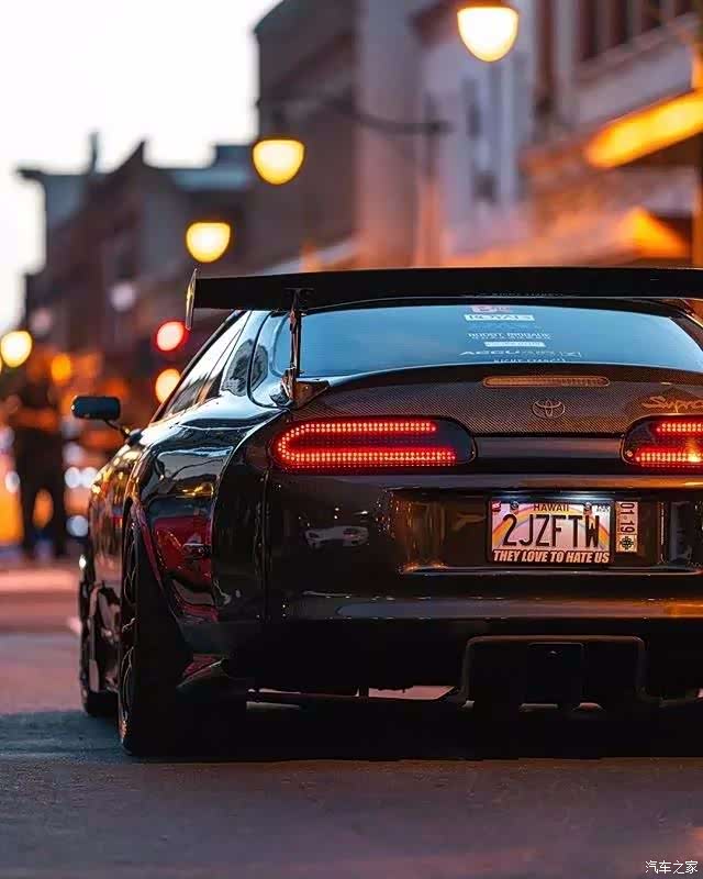 丰田supraa80改装全碳纤维车身竞技的车身下竟选择贴地姿态