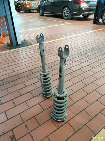 召回更换前减震支柱实录