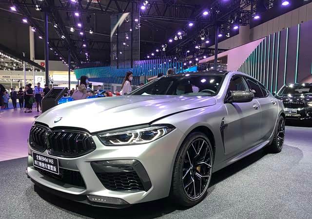 本届成都车展上,我们再次见到了宝马m8四门轿跑的身影