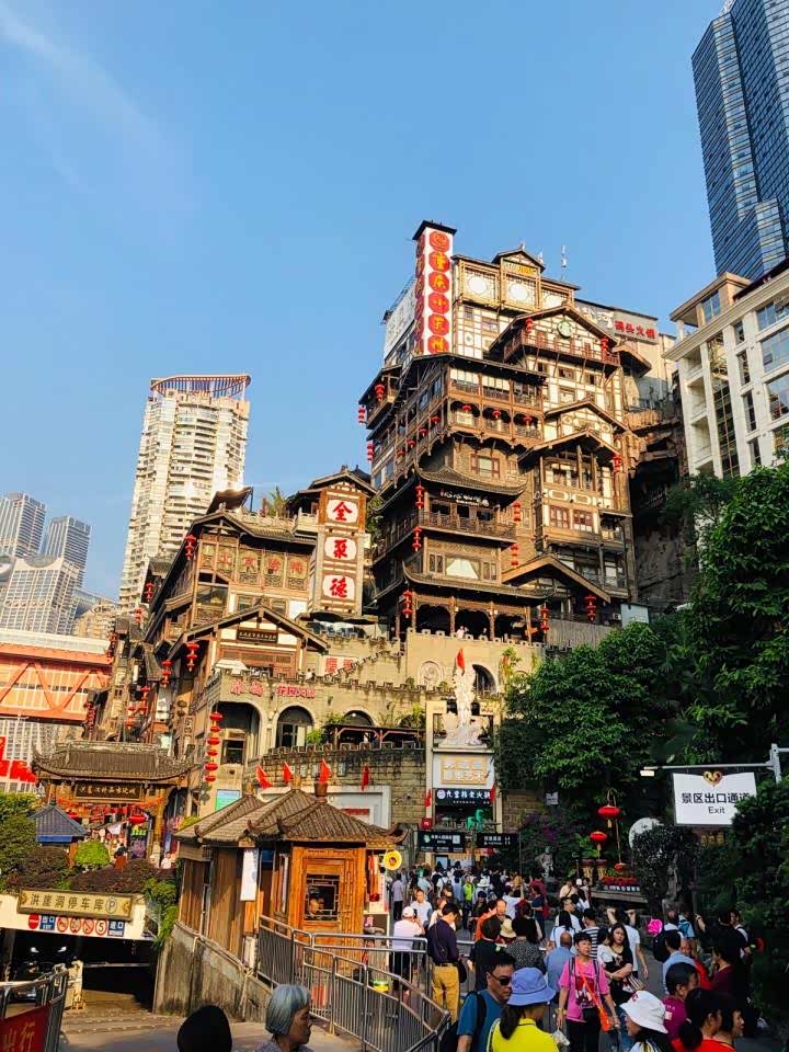 洪崖洞是重庆地标景点,千与千寻的原型