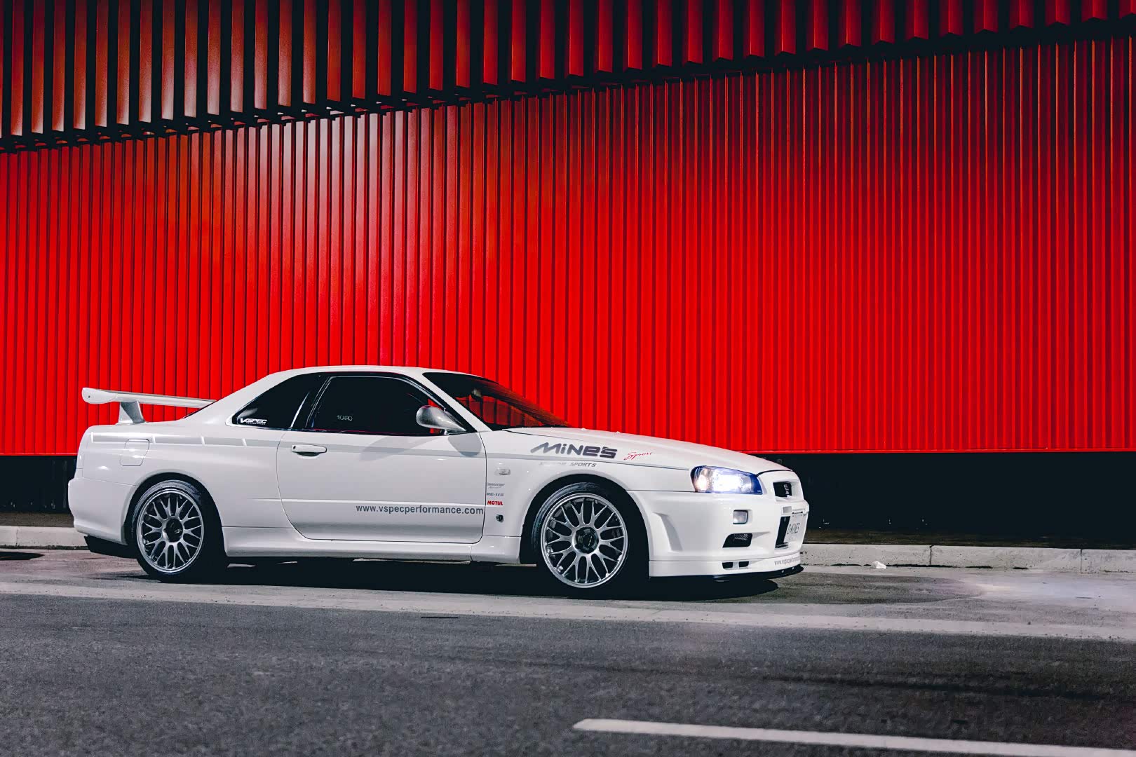 白色的gtr依然是最运动的