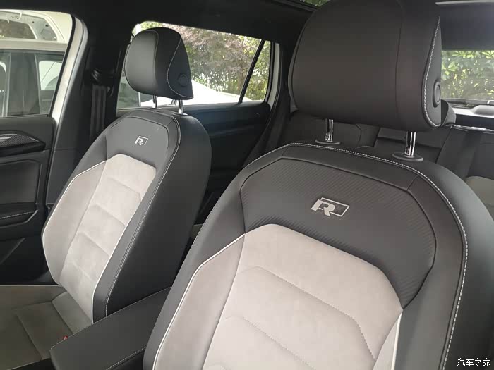 探岳 rline 座椅,干净吧 洗起来是真累啊,翻毛的质感真的很棒.