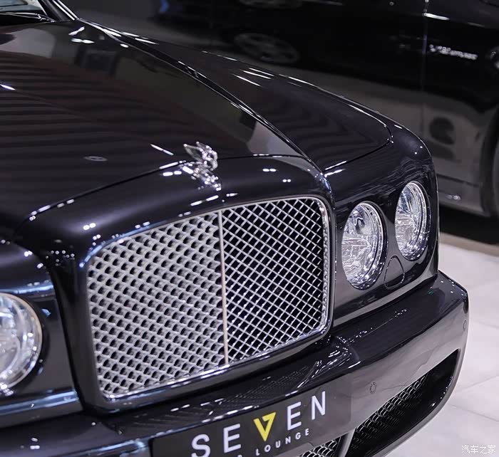 巨型奢华敞篷跑车宾利雅骏t