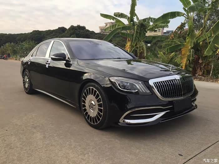 黑色的迈巴赫正脸的样子真是帅呆了黑色的内饰更加优雅爱了