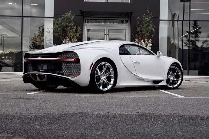 布加迪chiron,白色真帅!