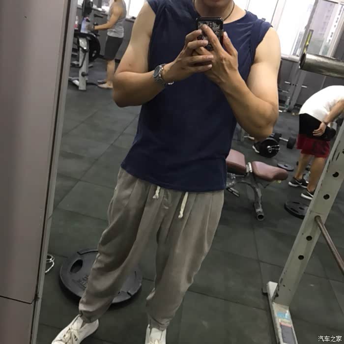 身高180体重150感觉看上的摩托都小了