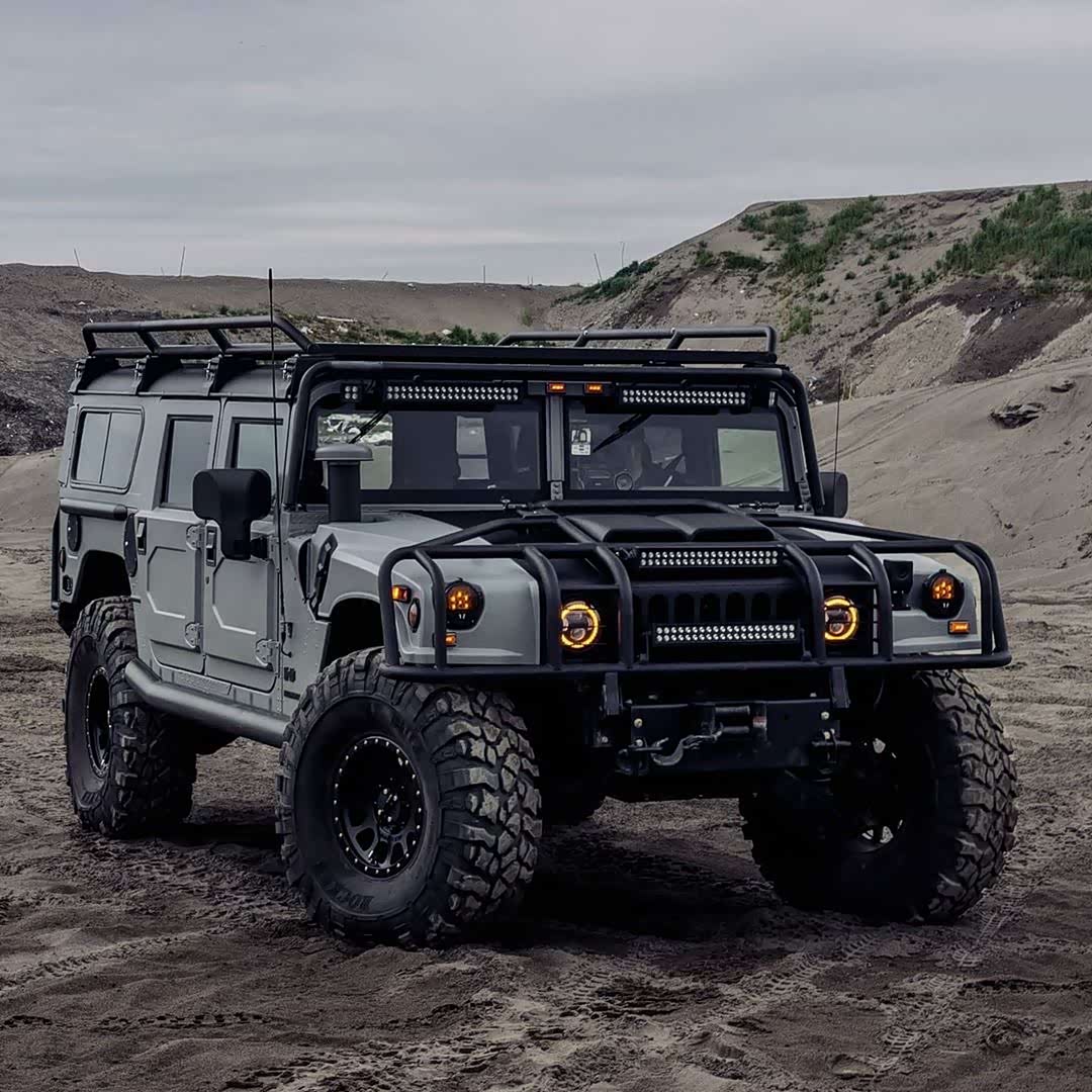 悍马h1,霸气十足适合越野.