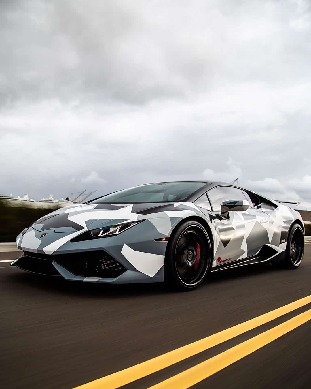 兰博基尼迷彩色展示它独有的特色