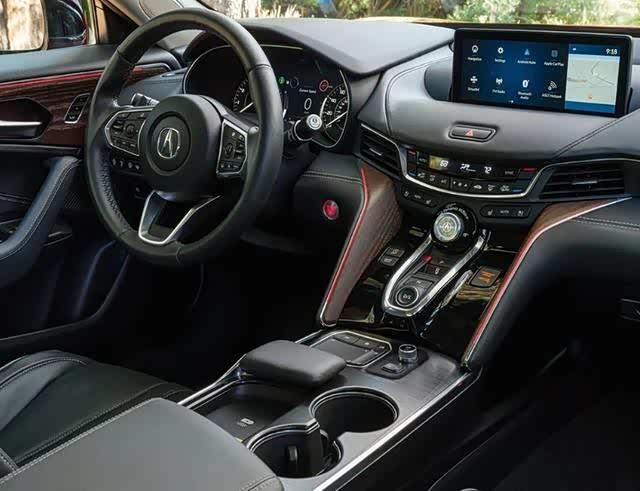 全新的讴歌tlx内饰摆脱了雅阁的影子内饰的风格显得更年轻