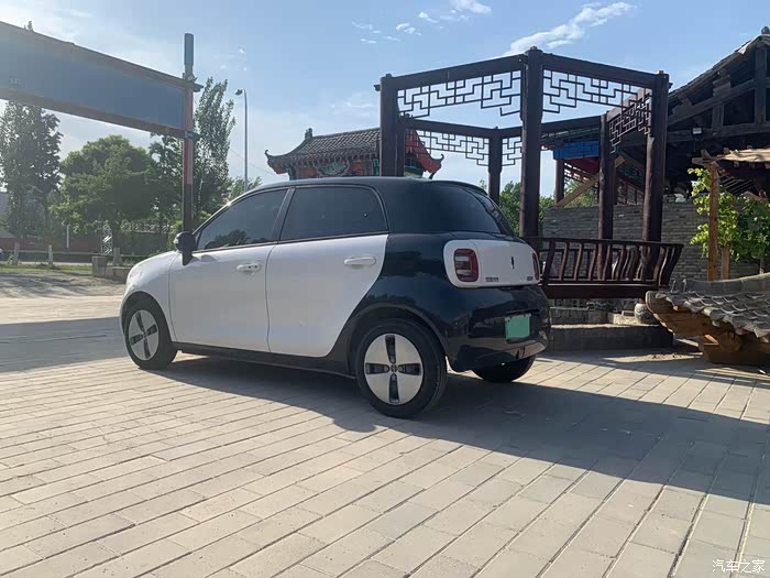 欧拉黑白色双拼