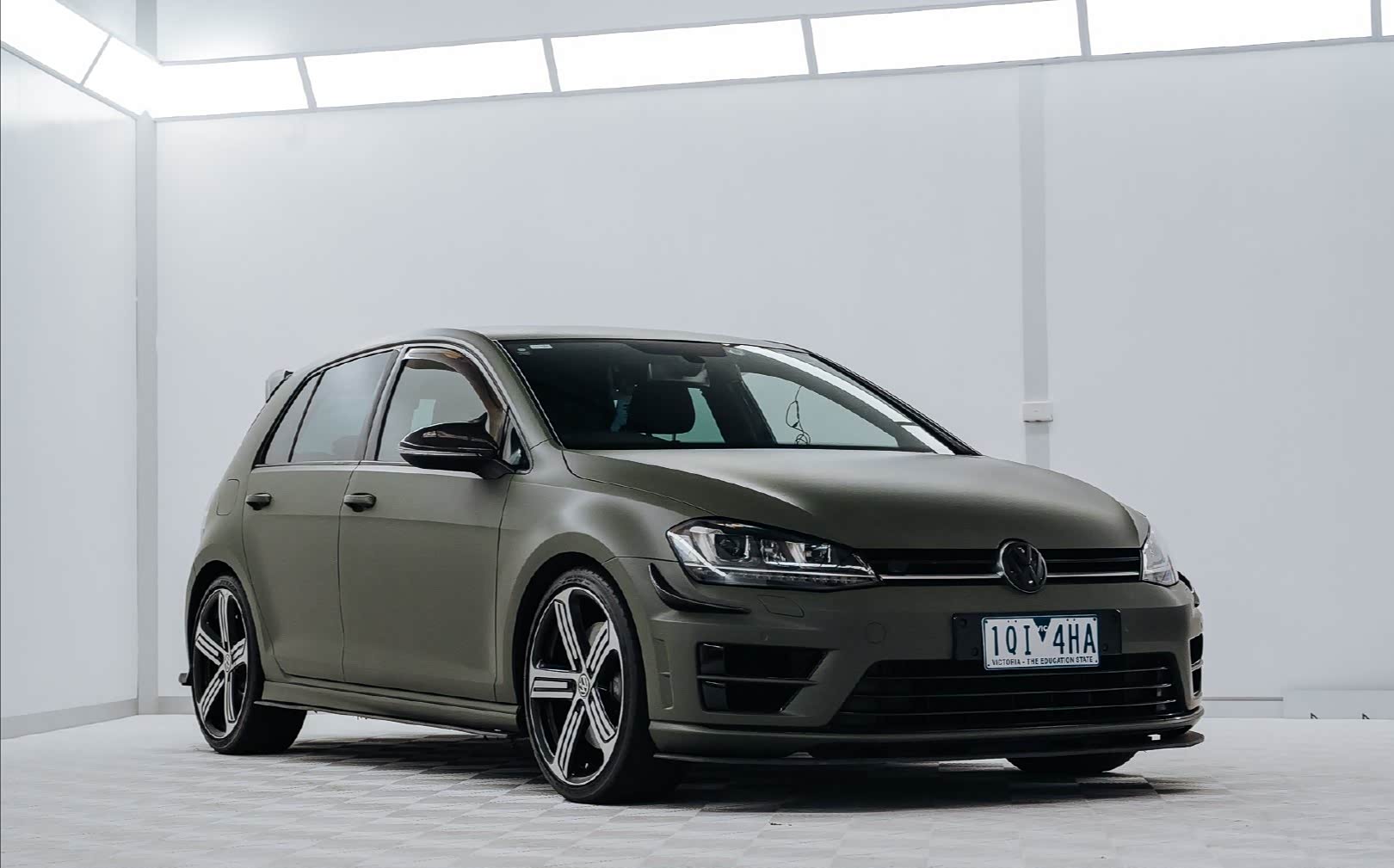 墨绿色的大众高尔夫rmk7看起来特别干净