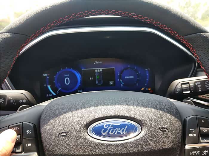 蓝色仪表盘,看上去还是挺酷炫的.