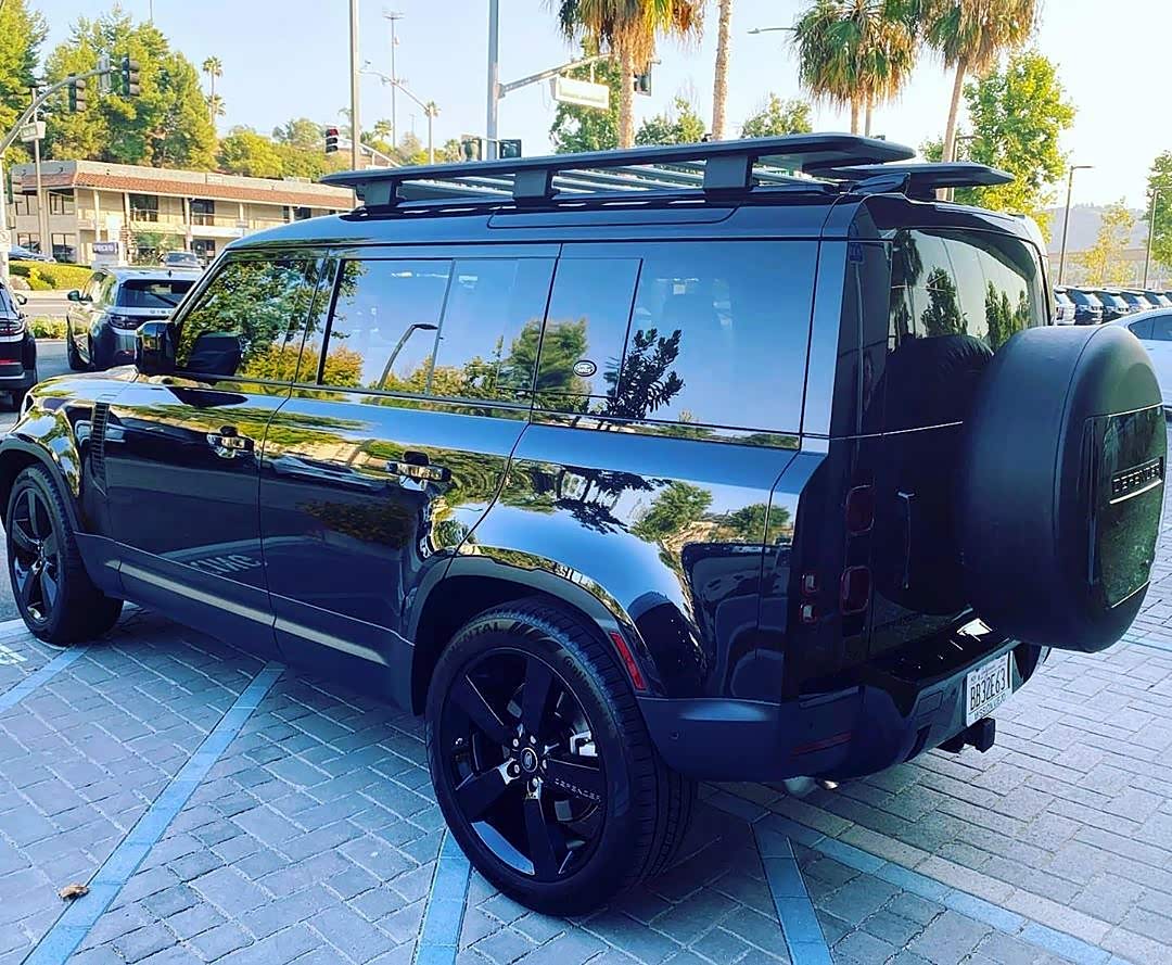 路虎卫士这个颜色就是颜值担当!