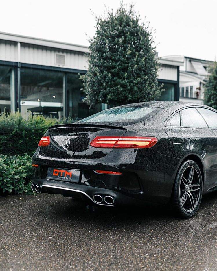 梅賽德斯奔馳e級amg e53 coupe.