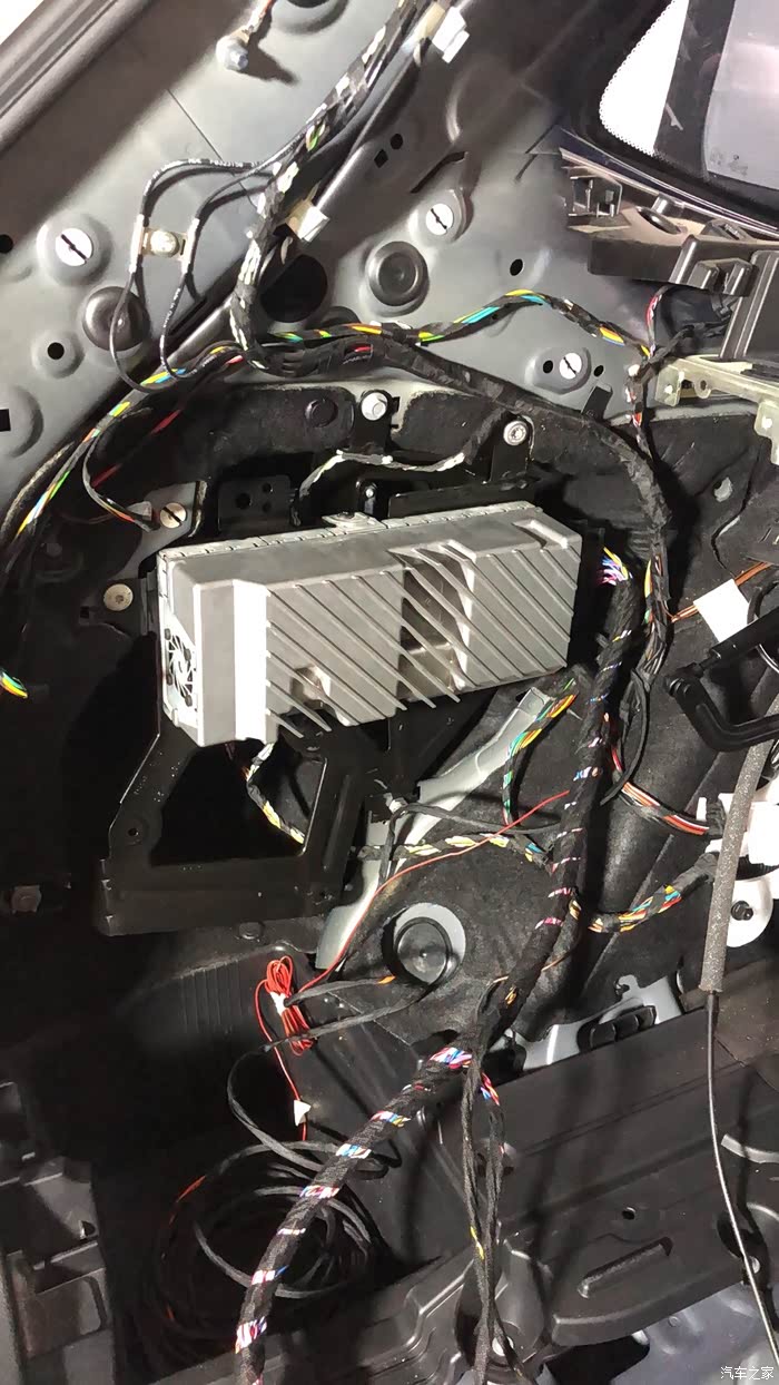 宝马g08宝马18款x3改bo1200瓦功放