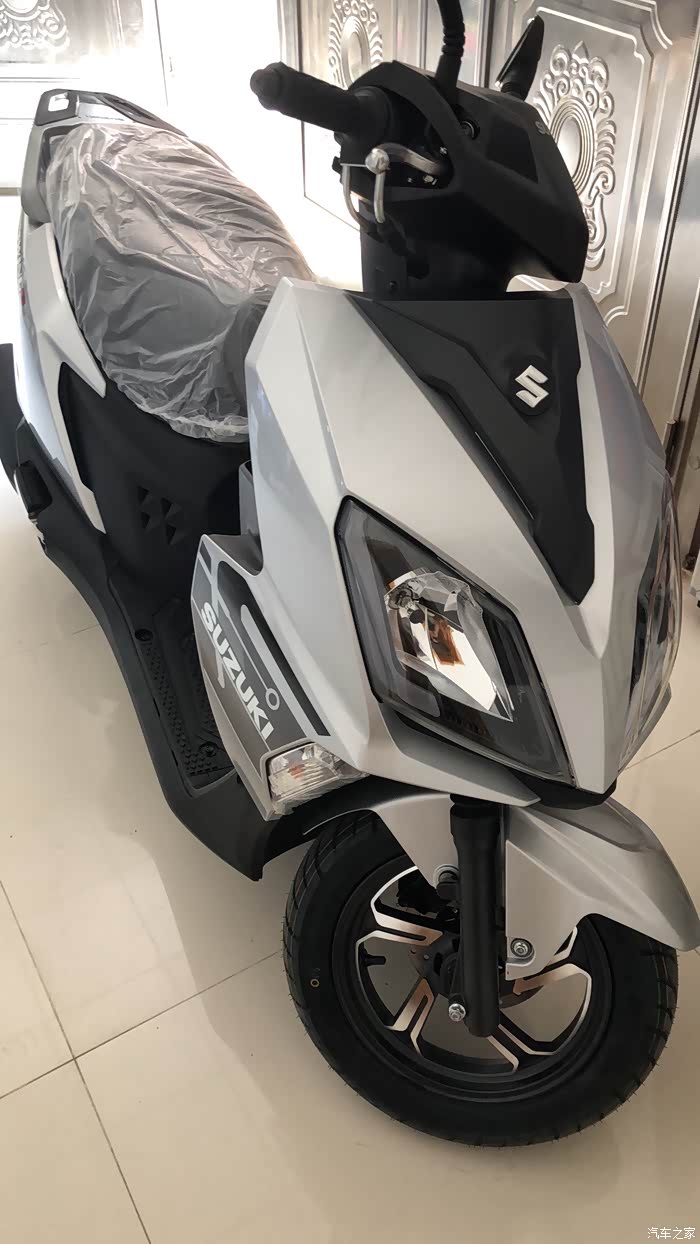 有论坛大佬入手uy125了么?话说还是灰色的最好看!