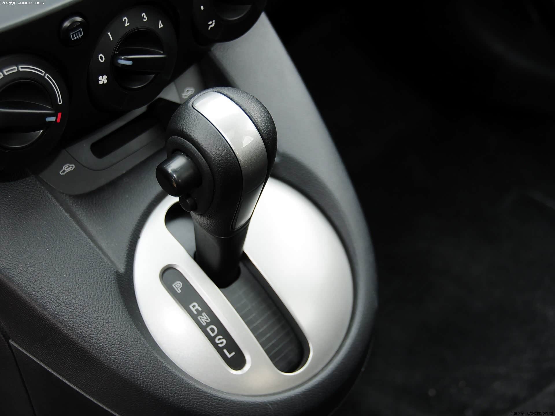 马自达2档位杆灯光