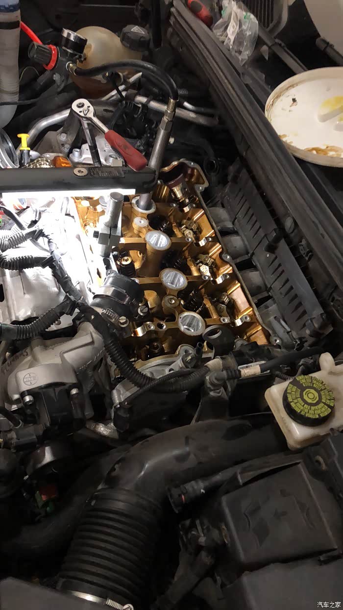 结伴同行而来一个是雪铁龙高端品牌ds一个是标致3008发动机都同样采用