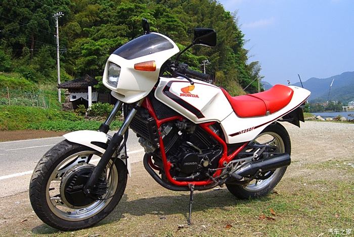 個人收藏第七貼82年本田vt250f