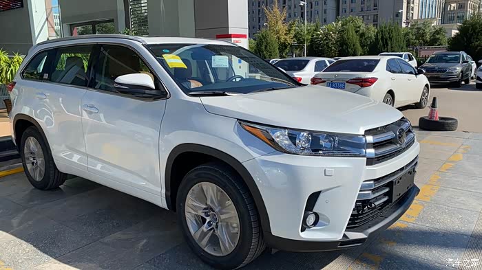 汉兰达至尊百万纪念版提车交份作业车主是哥哥的