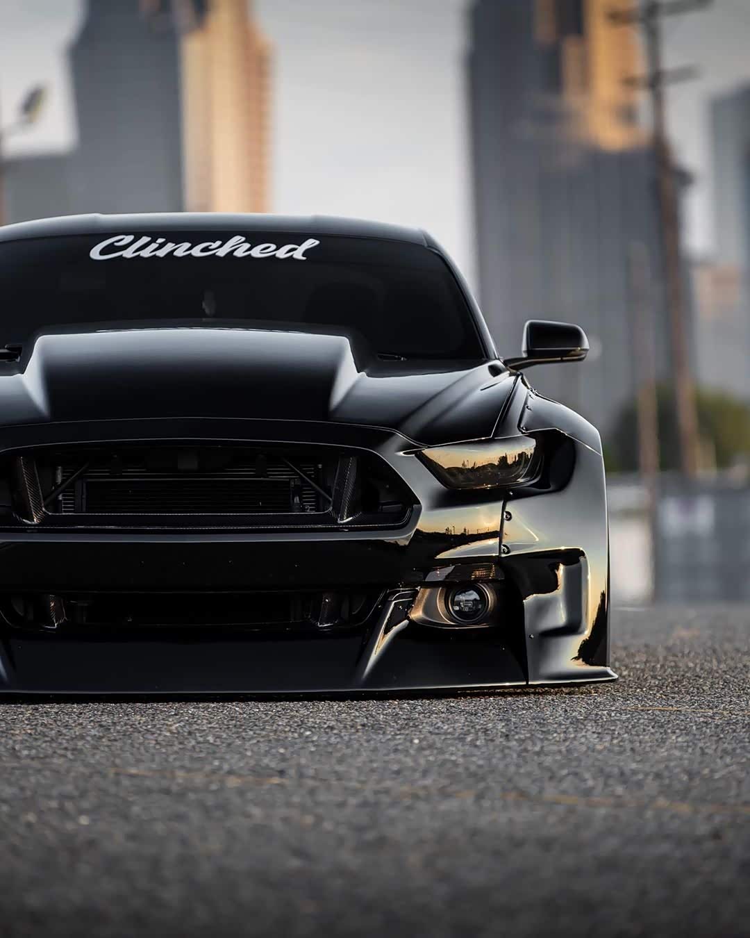 黑化改装宽体低趴的野马太帅了