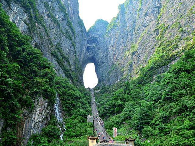 天门山神秘山洞图片