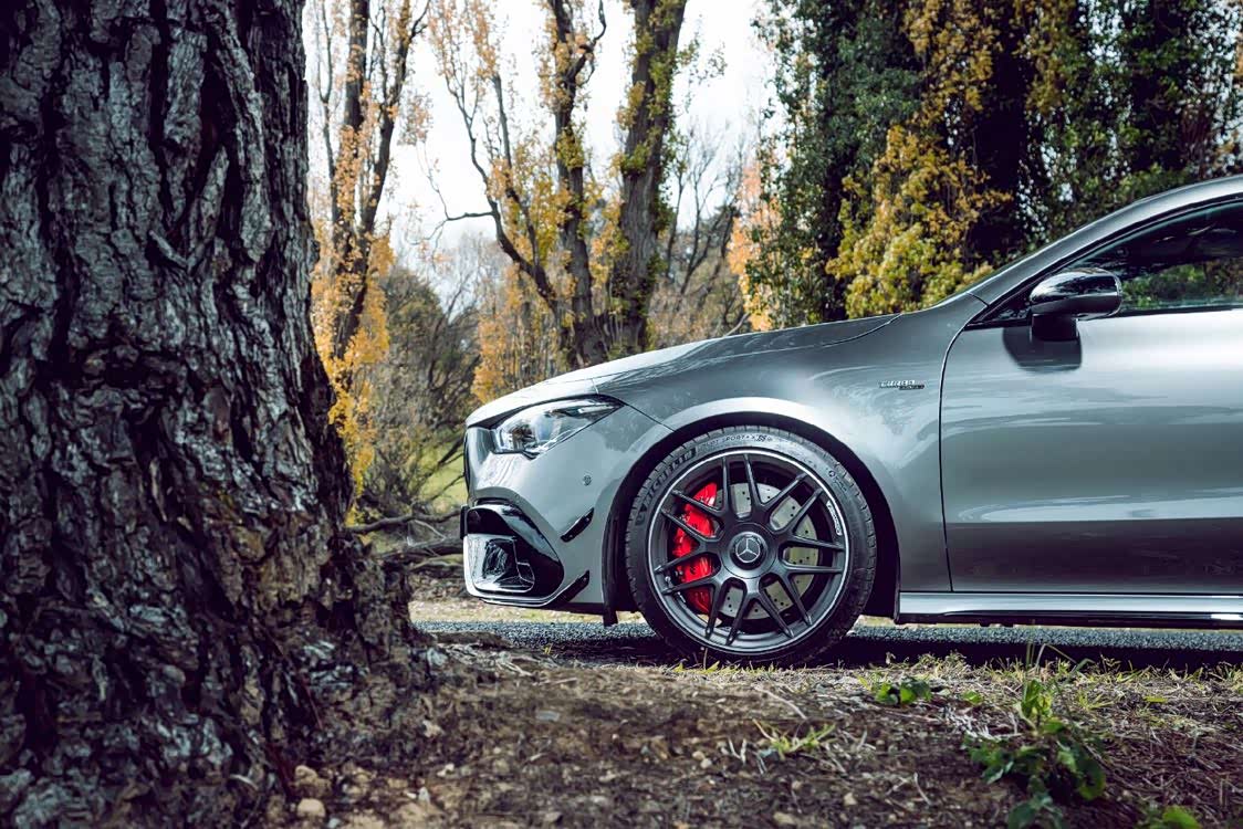 奔驰amgcla45s短小精干说的就是这样的奔驰吧