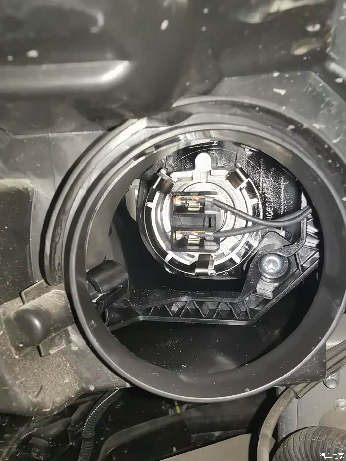 【图】如何拿出远光的灯泡_标致308论坛_汽车之家论坛