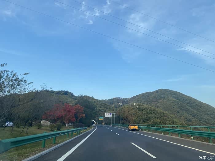 清晨的第一缕阳光照亮了我在路上的第一天,远离城市的喧嚣前往心目中