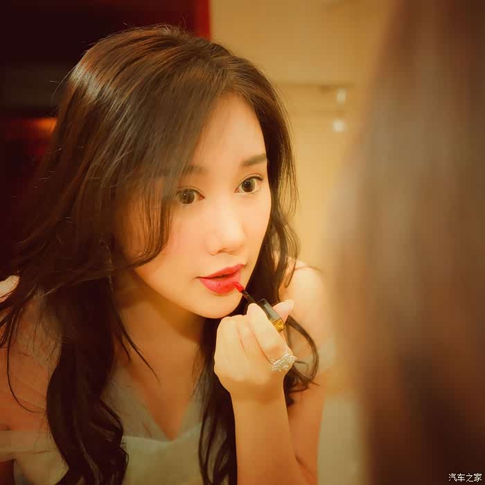 记录一切都挺好美女嘉淇与她的玛莎拉蒂levante故事