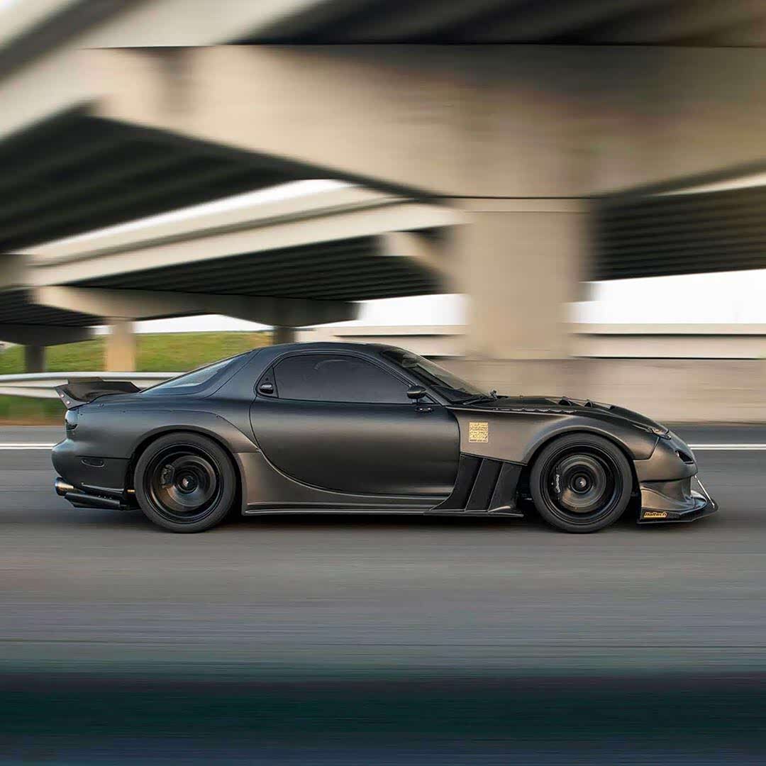 哑光黑马自达rx7赛出风采