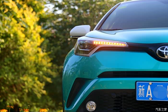 新疆首台潮牌碧玉蓝chr提车