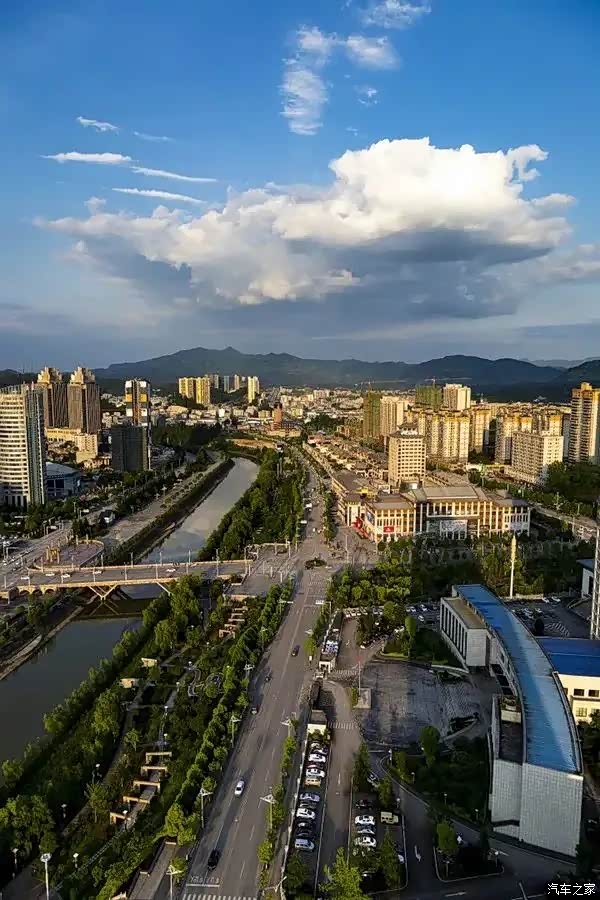 降温送关怀利川隶属于恩施市土家族苗族自治州