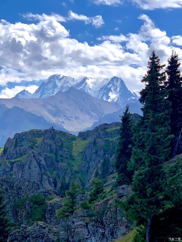 天山天池风光如画一眼望去就是一副独特的风景画