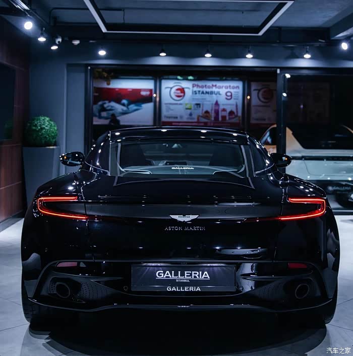 黑色的精灵,阿斯顿马丁,犀利眼神,豪华配置,喜欢呀!