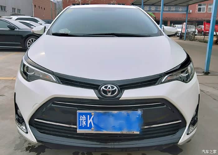 小改18款尊贵1.2t珍珠白雷凌.