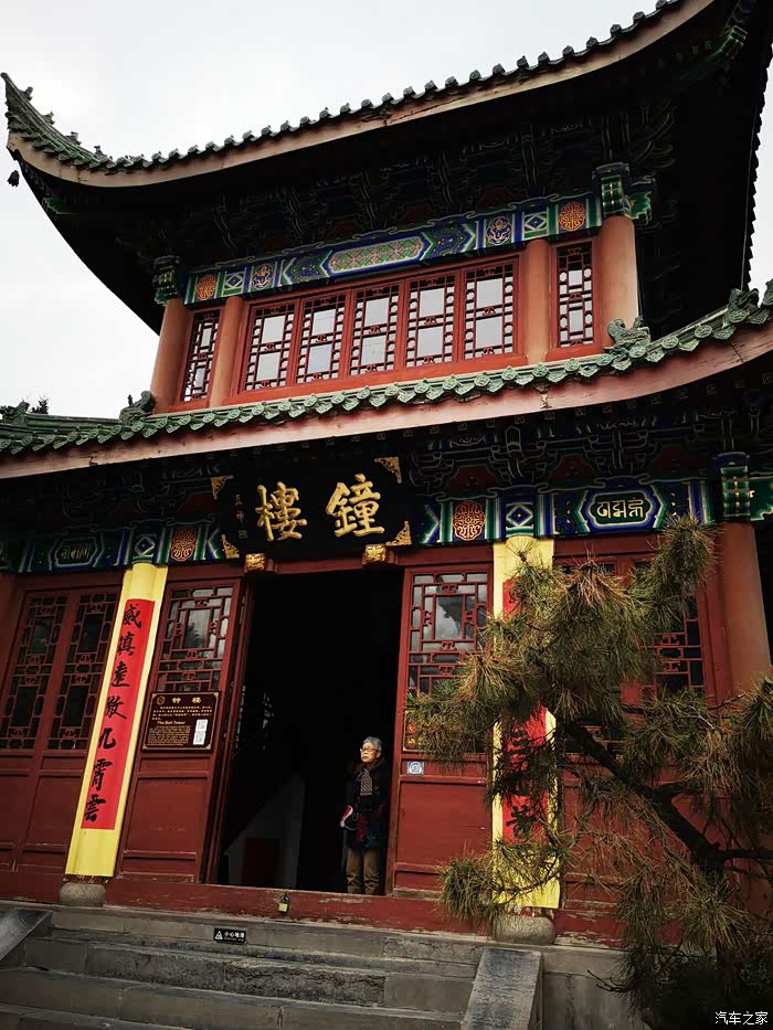 钟楼的楼,就那口相国霜钟,它的声音可汴京八景之一啊